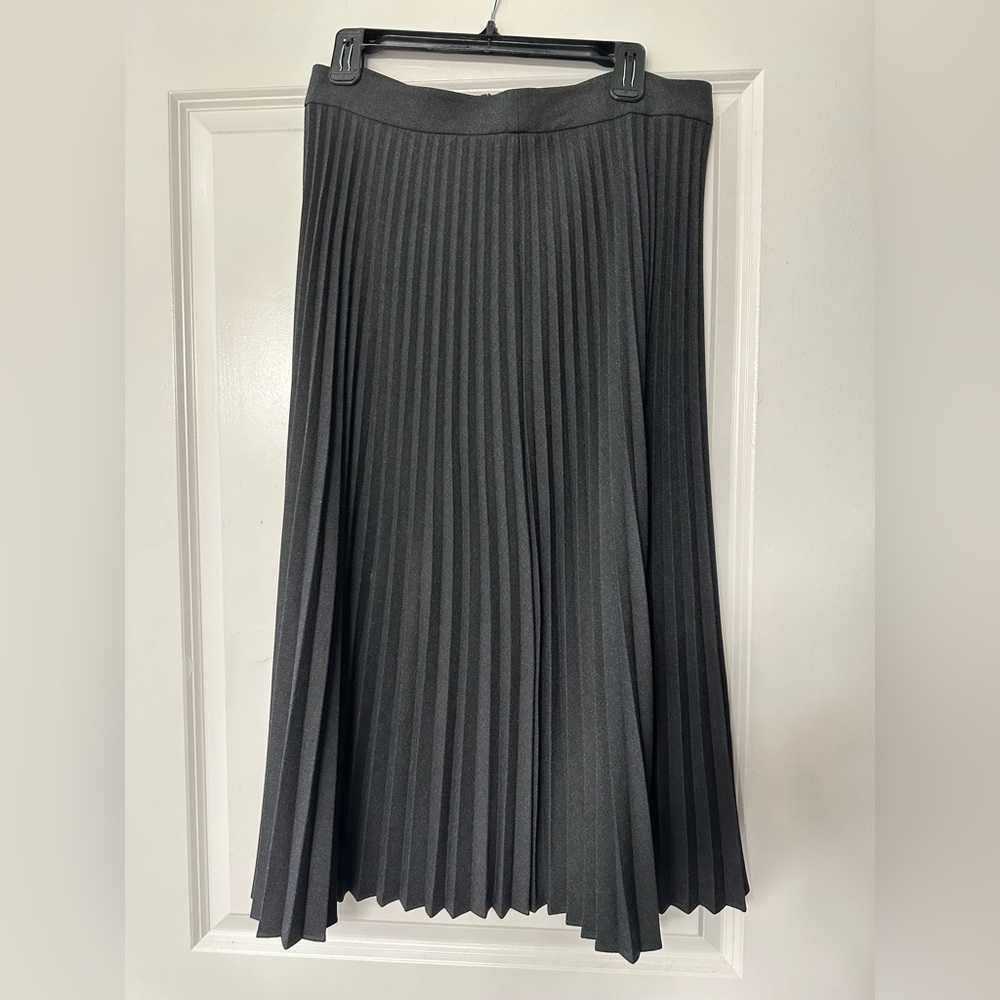 NWT gray Loft skirt